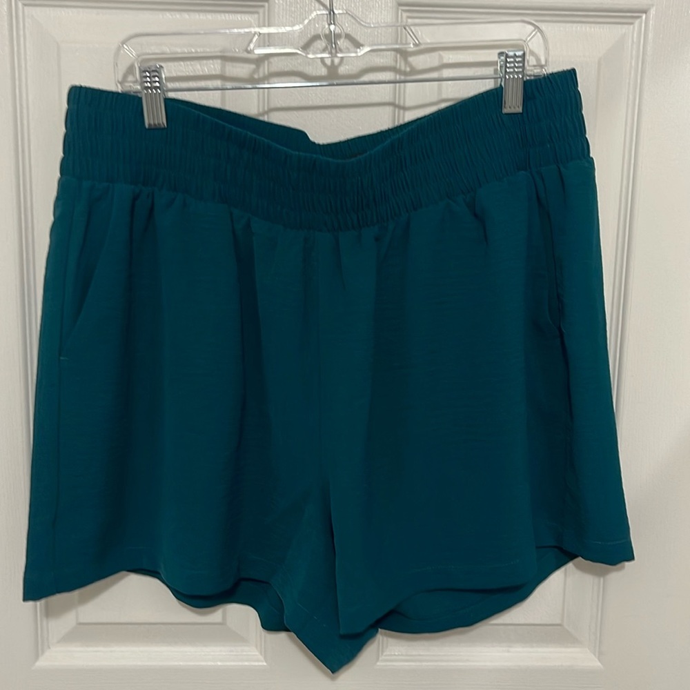 Torrid size 1 hunter green shorts